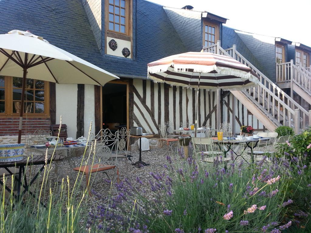 B&B - Le Clos Aux Masques Saint-Pierre-Azif Buitenkant foto