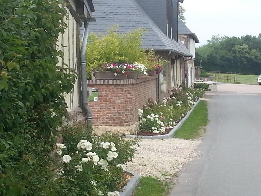 B&B - Le Clos Aux Masques Saint-Pierre-Azif Buitenkant foto