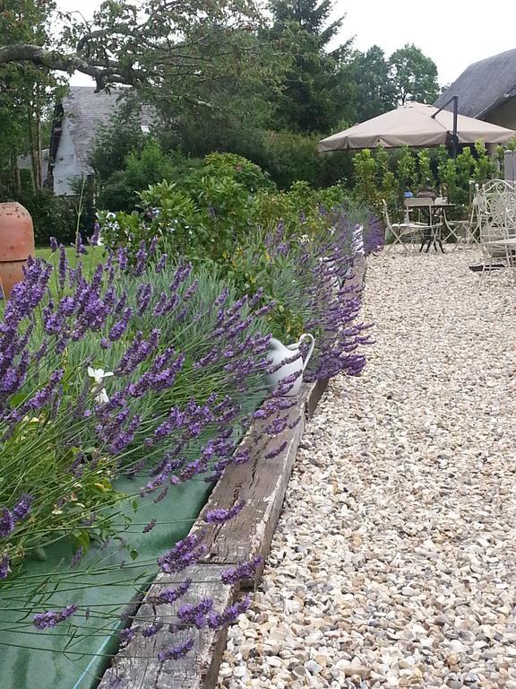 B&B - Le Clos Aux Masques Saint-Pierre-Azif Buitenkant foto