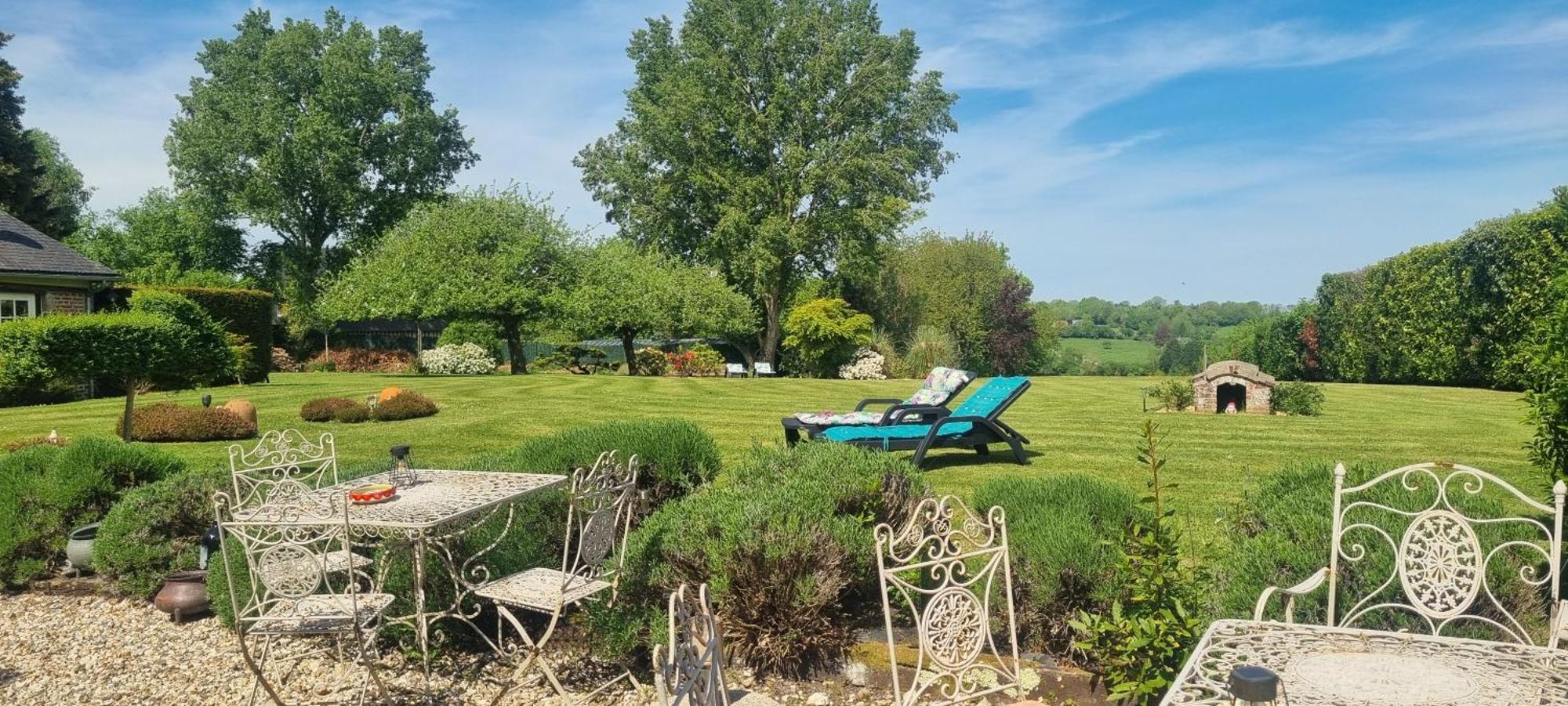 B&B - Le Clos Aux Masques Saint-Pierre-Azif Buitenkant foto
