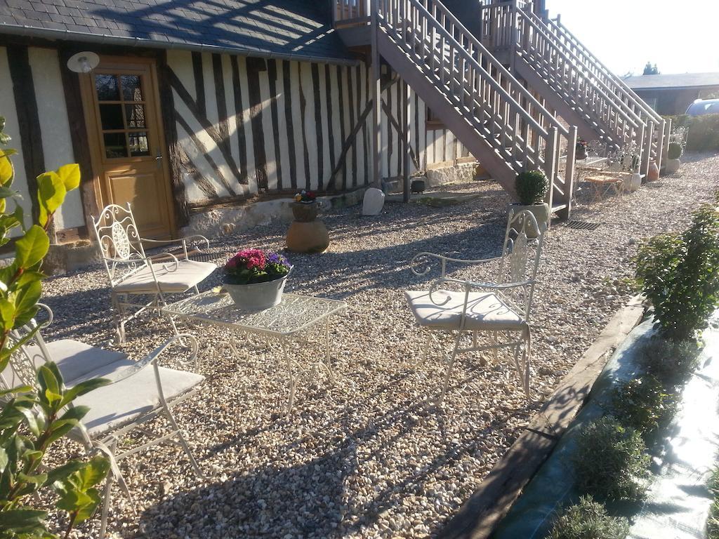 B&B - Le Clos Aux Masques Saint-Pierre-Azif Buitenkant foto