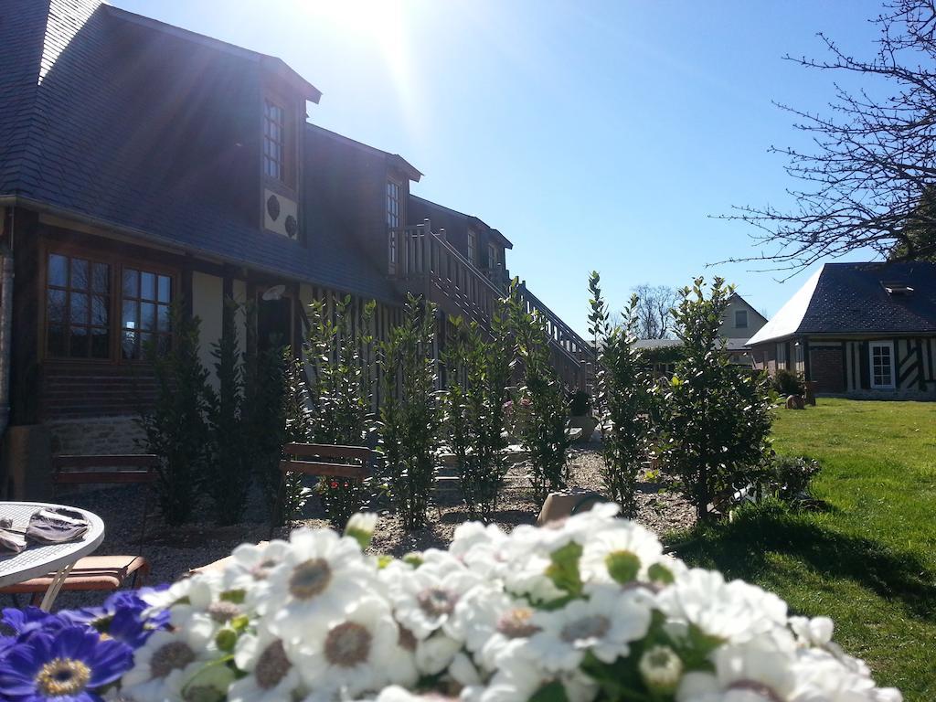 B&B - Le Clos Aux Masques Saint-Pierre-Azif Buitenkant foto