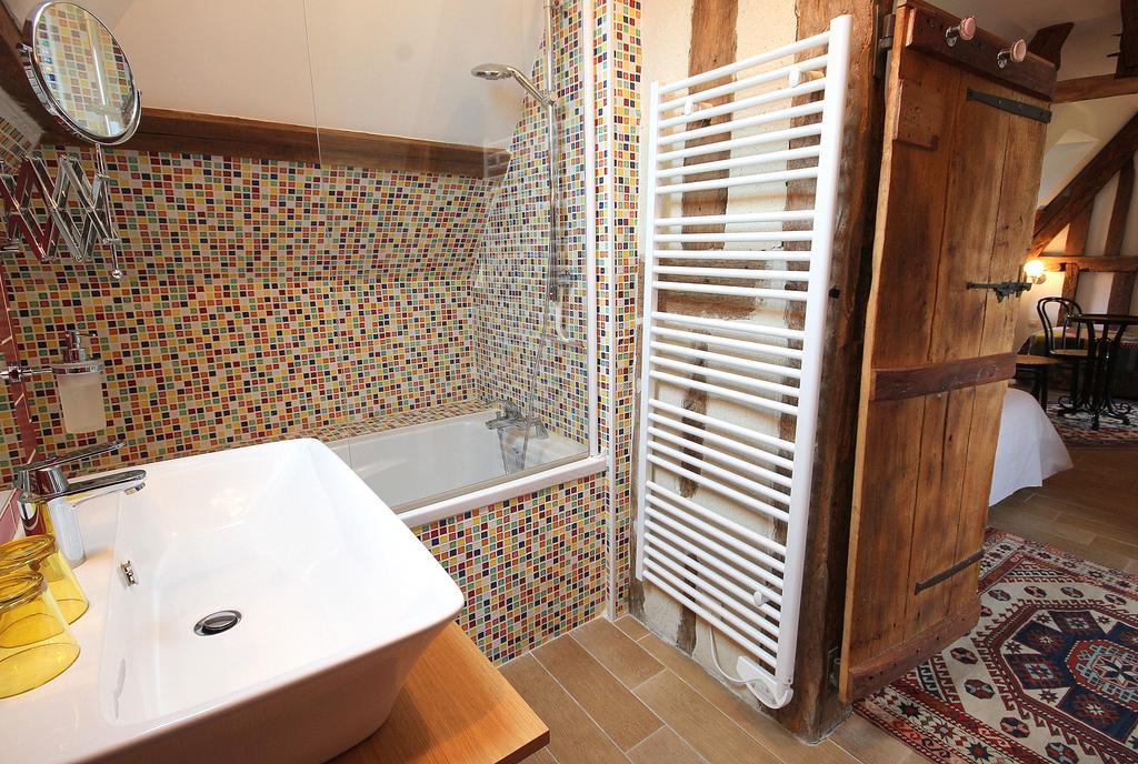 B&B - Le Clos Aux Masques Saint-Pierre-Azif Buitenkant foto
