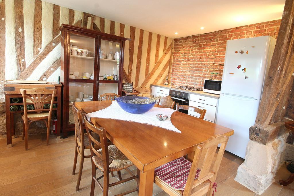 B&B - Le Clos Aux Masques Saint-Pierre-Azif Buitenkant foto