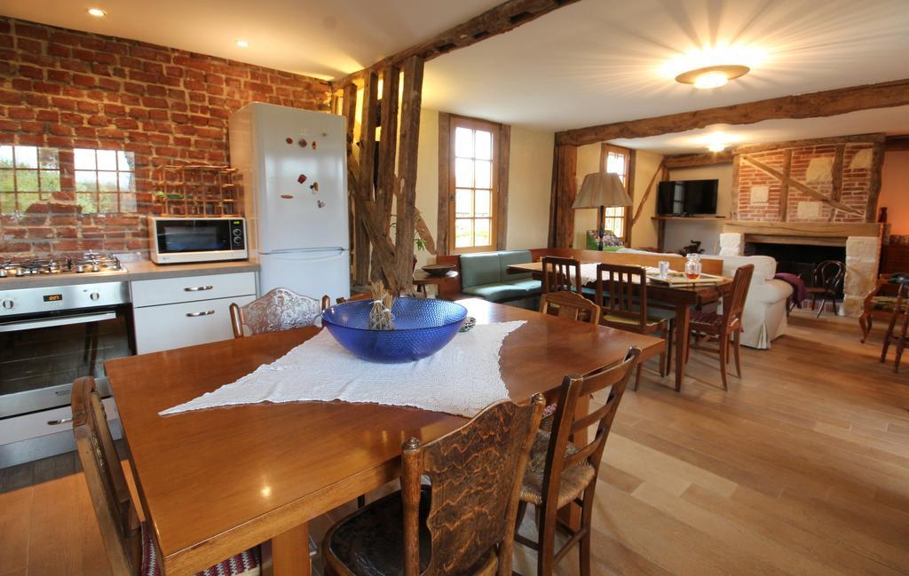 B&B - Le Clos Aux Masques Saint-Pierre-Azif Buitenkant foto