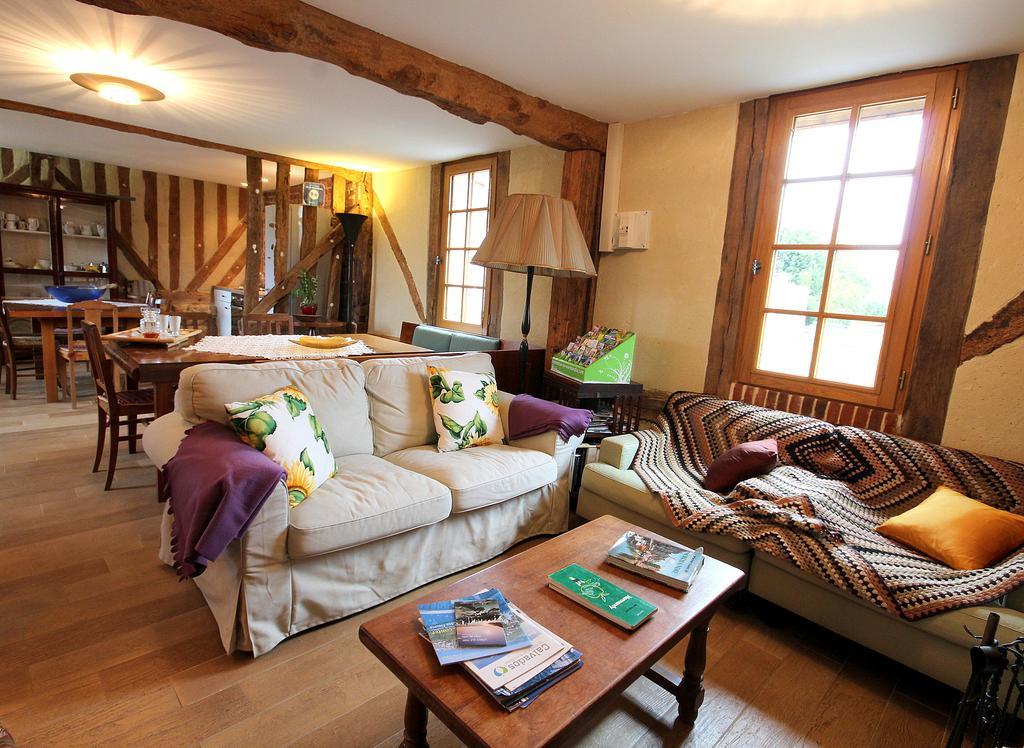 B&B - Le Clos Aux Masques Saint-Pierre-Azif Buitenkant foto