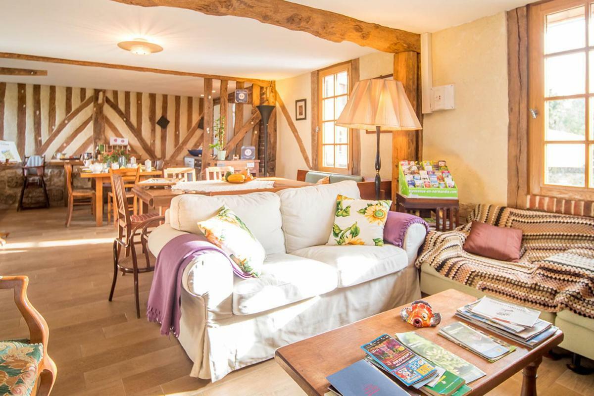 B&B - Le Clos Aux Masques Saint-Pierre-Azif Buitenkant foto
